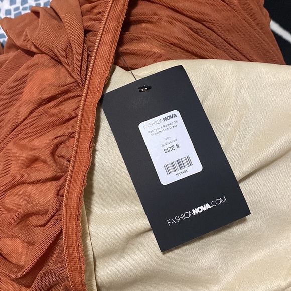 Fashion nova dress - Picture 2 of 2